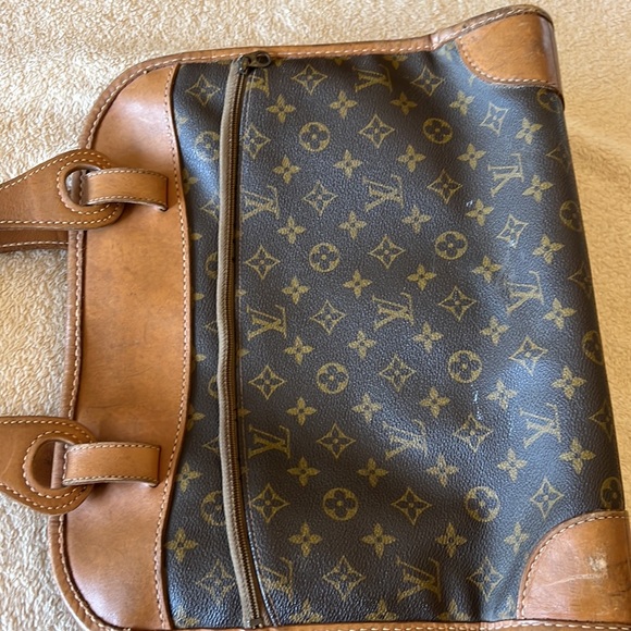 Louis Vuitton Travel Bag. - Picture 3 of 12